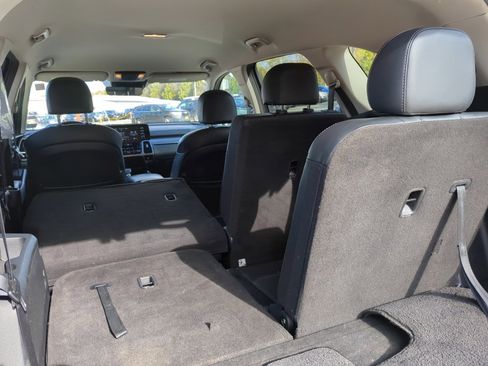 Used 2021 Kia Sorento S image 16
