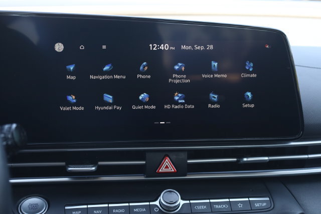 Used 2025 Hyundai Elantra SEL FWD image 21