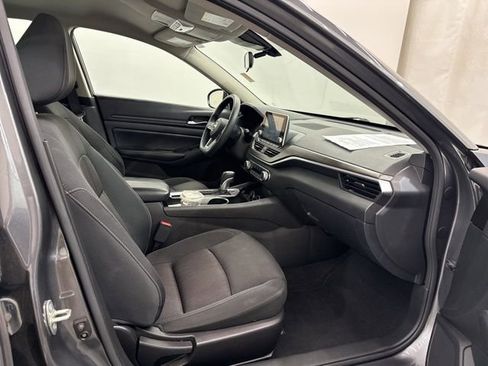 Used 2024 Nissan Altima 2.5 SV FWD image 15