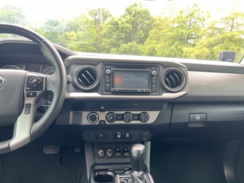 Used 2019 Toyota Tacoma SR5 AWD/4WD image 25