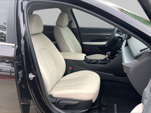 Used 2025 Hyundai Sonata SE FWD image 9