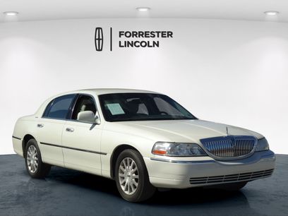 Used 2006 Lincoln Town Car Signature
