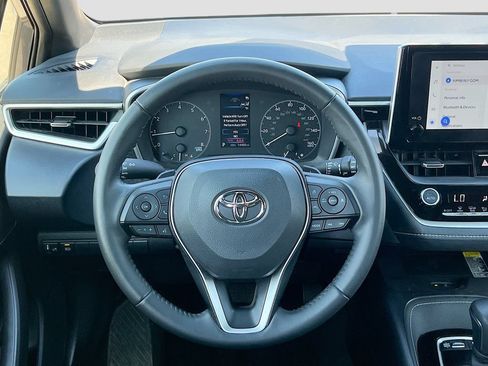 Used 2025 Toyota Corolla SE w/ SE Package FWD image 11