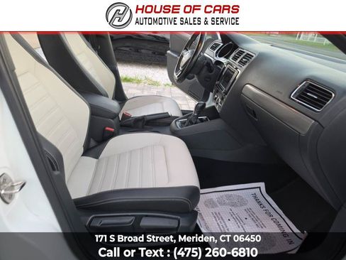 Used 2016 Volkswagen Jetta Sport FWD image 27