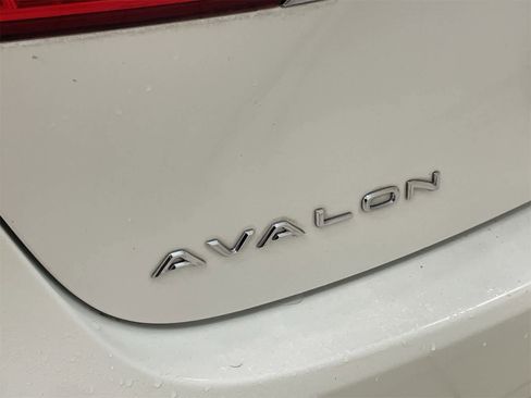 Used 2014 Toyota Avalon Limited image 22