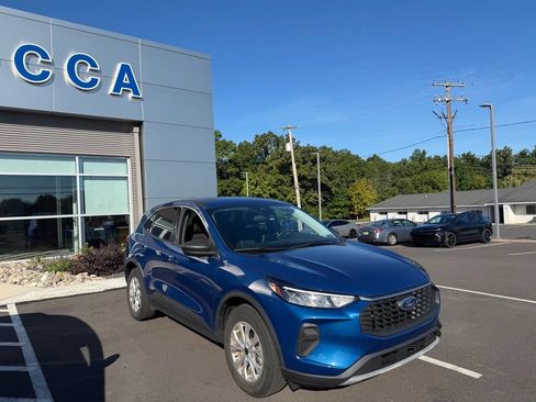 Used 2023 Ford Escape Active AWD/4WD image 3