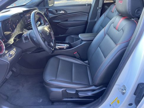 Used 2025 Chevrolet Trax RS w/ Sunroof Package image 23