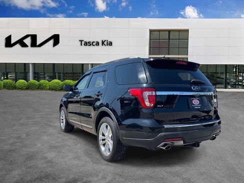 Used 2018 Ford Explorer XLT w/ Equipment Group 202A AWD/4WD image 6