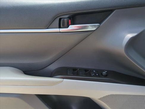 Used 2021 Toyota Camry SE FWD image 11