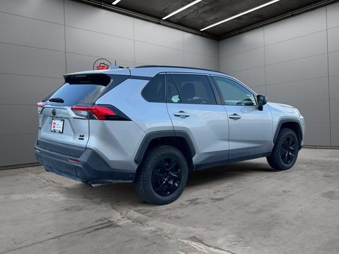 Used 2021 Toyota RAV4 LE AWD/4WD image 5
