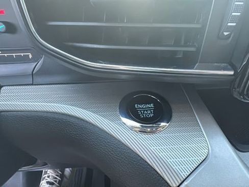 Used 2023 Ford Explorer XLT w/ Equipment Group 202A AWD/4WD image 17