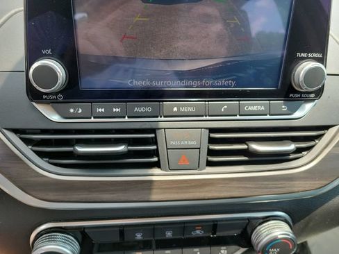 Used 2024 Nissan Altima 2.5 SV FWD image 22