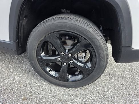 Used 2022 Jeep Grand Cherokee Altitude image 19