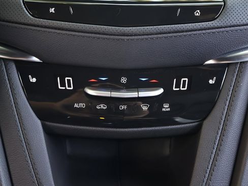 New 2025 Cadillac XT5 Luxury image 25