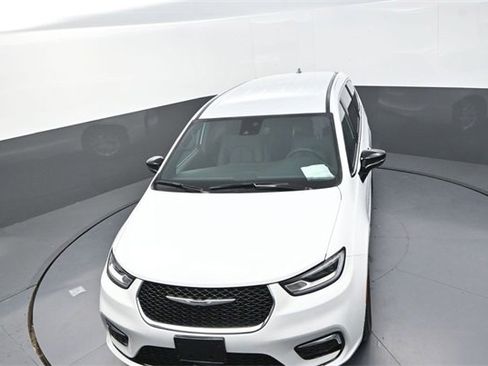New 2026 Chrysler Pacifica Select image 10