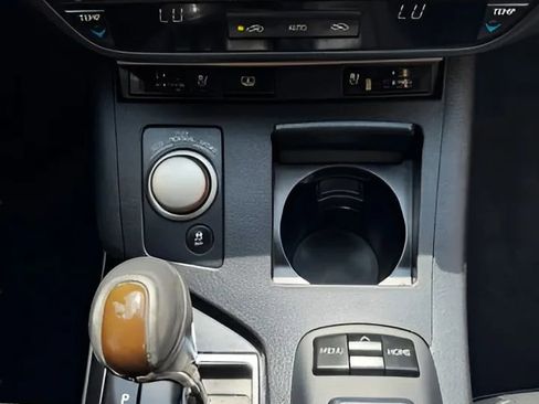 Used 2015 Lexus ES 350 w/ Luxury Package FWD image 30