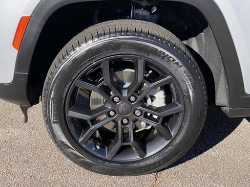 New 2025 Jeep Grand Cherokee Limited w/ Trailer Tow Package image 15