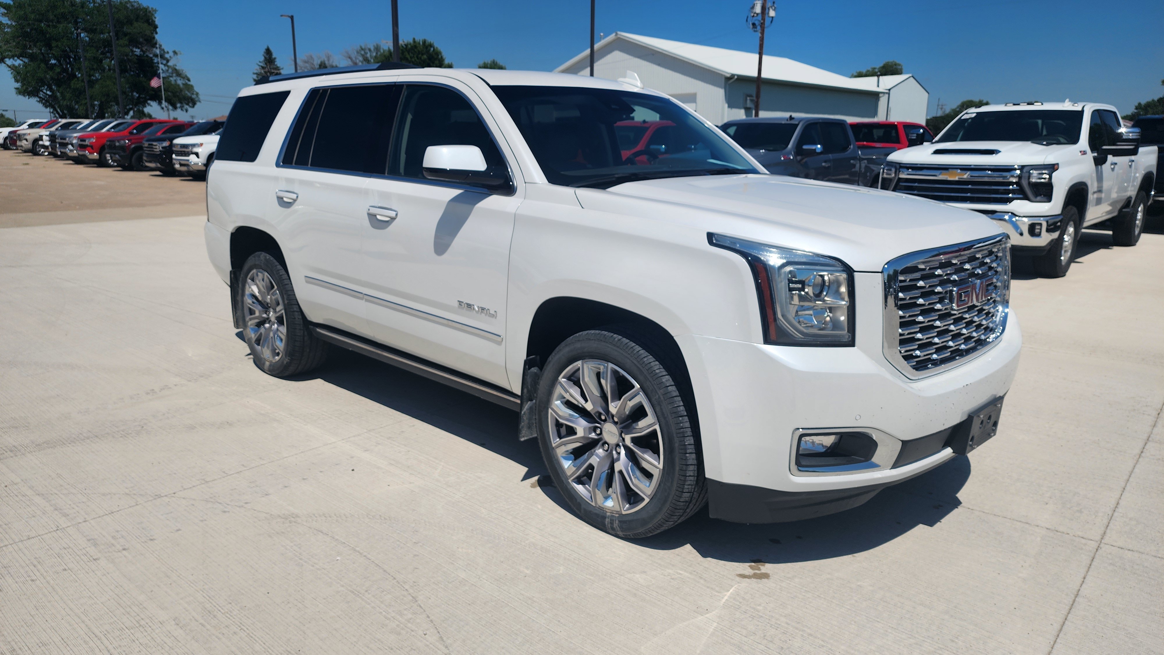 Used 2019 GMC Yukon Denali w/ Denali Ultimate Package AWD/4WD image 3