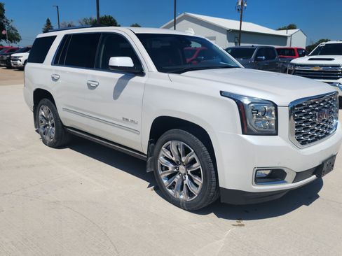 Used 2019 GMC Yukon Denali w/ Denali Ultimate Package AWD/4WD image 3