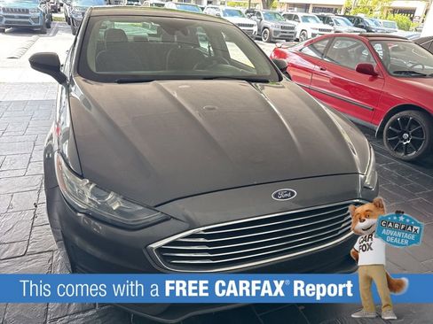 Used 2019 Ford Fusion SE image 3