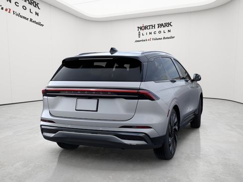 New 2026 Lincoln Nautilus Reserve w/ Jet Appearance Package AWD/4WD image 8