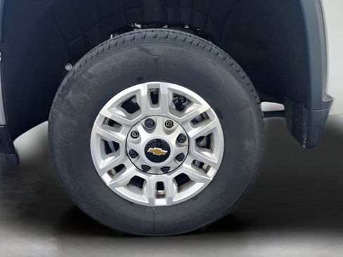 Used 2025 Chevrolet Silverado 2500 LT w/ Convenience Package AWD/4WD image 10