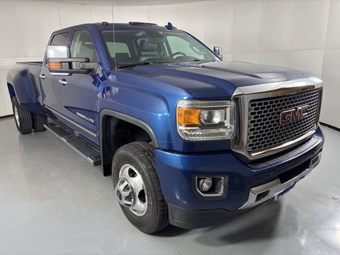 Used 2015 GMC Sierra 3500 Denali w/ Duramax Plus Package image 2