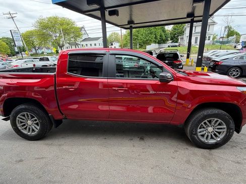 Used 2024 Chevrolet Colorado LT w/ LT Convenience Package III RWD image 6