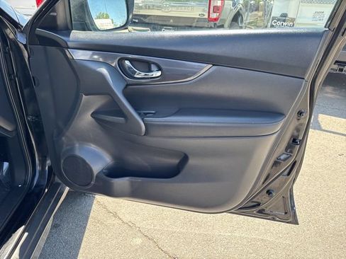 Used 2019 Nissan Rogue SV AWD/4WD image 18