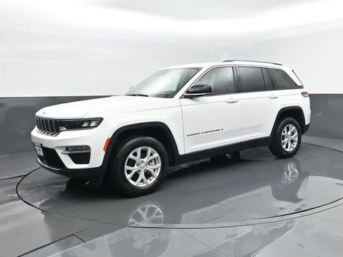 Used 2023 Jeep Grand Cherokee Limited AWD/4WD image 2