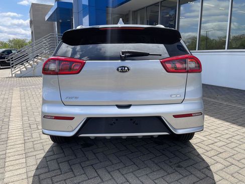 Used 2019 Kia Niro EX FWD image 4