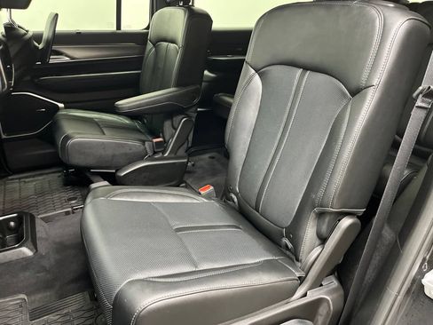 Used 2024 Jeep Wagoneer Series II w/ Convenience Group I AWD/4WD image 23