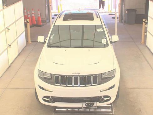 Used 2015 Jeep Grand Cherokee SRT image 2