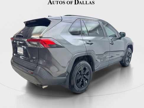 Used 2021 Toyota RAV4 LE FWD image 5