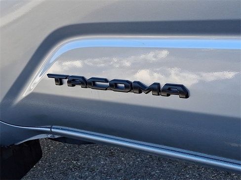 Certified 2025 Toyota Tacoma TRD Off-Road image 30