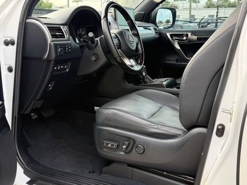Used 2023 Lexus GX 460 Luxury w/ Accessory Package AWD/4WD image 13
