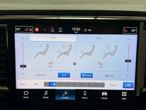 Used 2023 Chrysler Pacifica Touring image 22