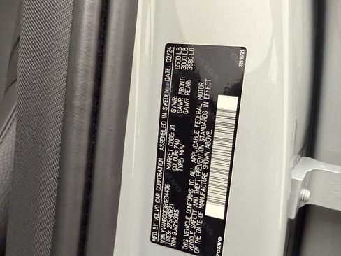 Certified 2024 Volvo XC90 T8 Plus AWD/4WD image 27