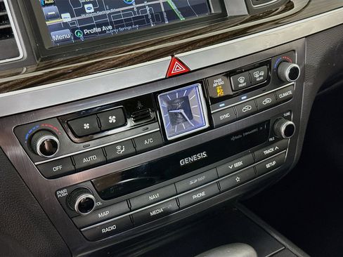Used 2019 Genesis G80 3.8 RWD image 24