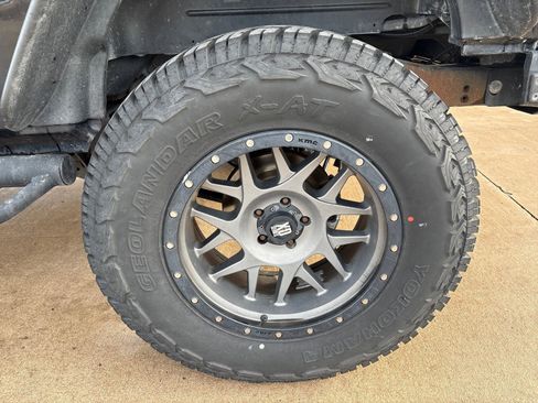 Used 2017 Jeep Wrangler Unlimited Rubicon image 13