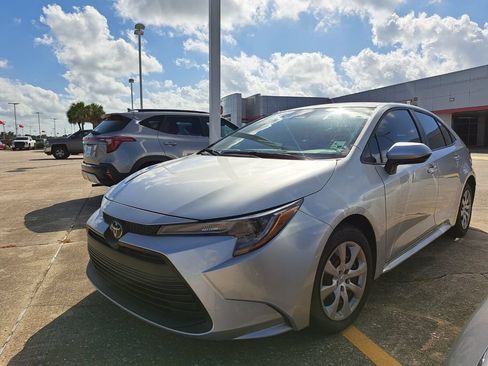 Used 2025 Toyota Corolla LE FWD image 1