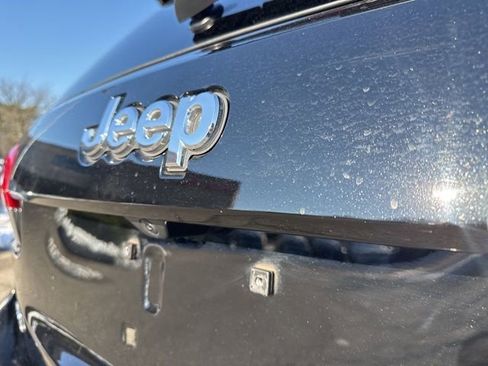 Used 2019 Jeep Grand Cherokee Overland image 15