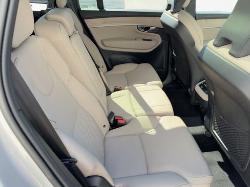 Certified 2025 Volvo XC90 B5 Plus image 25