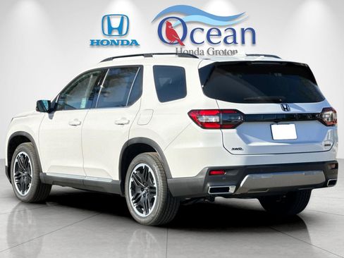 New 2026 Honda Pilot Touring image 3