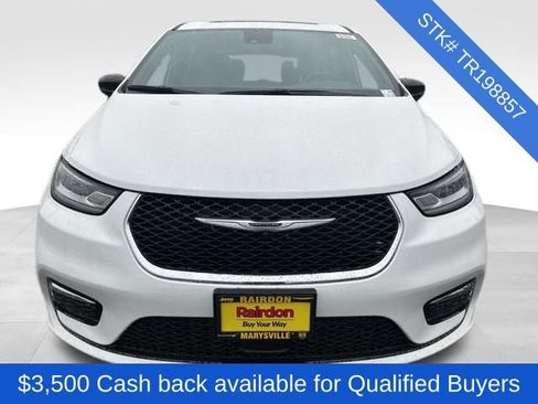 New 2026 Chrysler Pacifica Select image 2