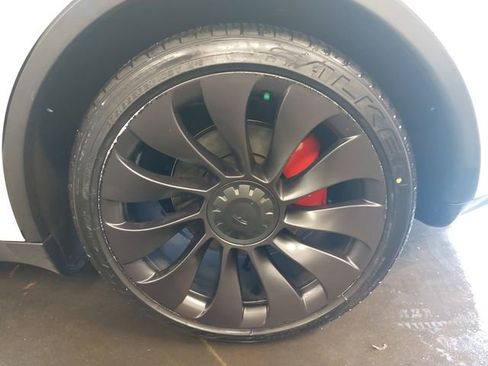 Used 2021 Tesla Model Y Performance image 32