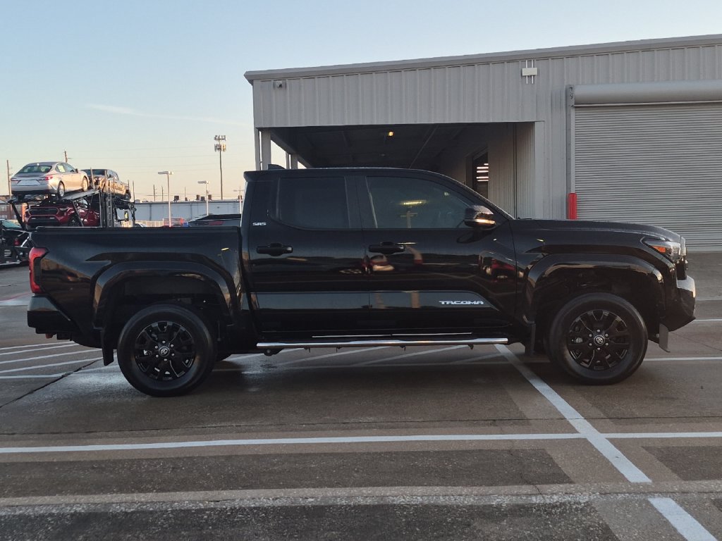 Certified 2024 Toyota Tacoma SR5 AWD/4WD image 7