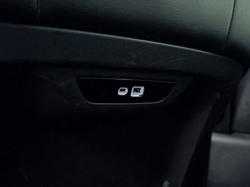 Used 2025 Chrysler Pacifica Limited FWD image 30