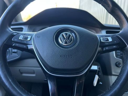 Used 2015 Volkswagen Golf S image 17
