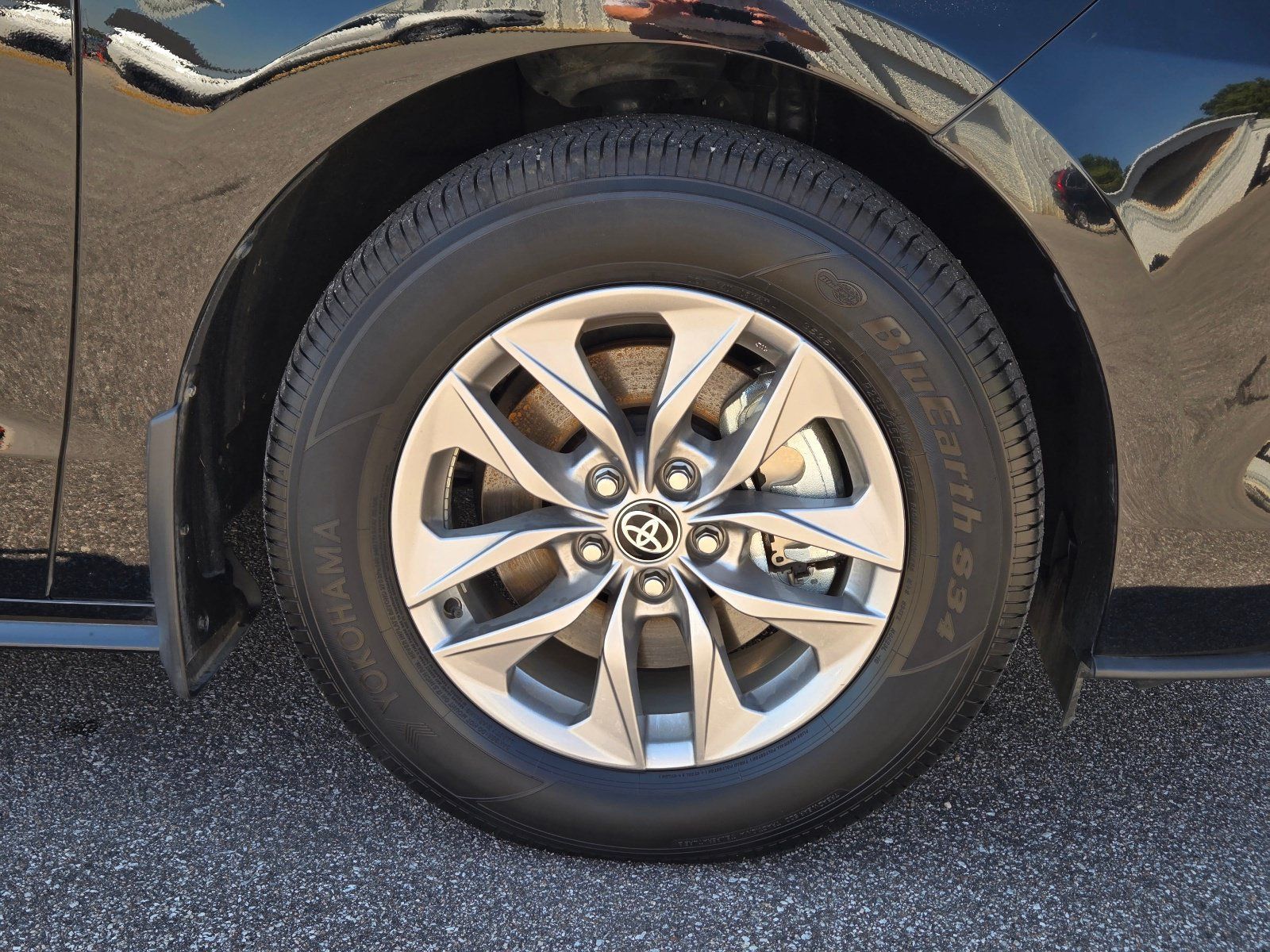Used 2026 Toyota Sienna XLE FWD image 4
